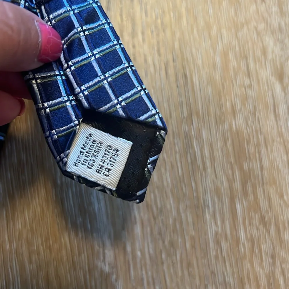 Geoffrey Beene Silk Tie Navy plaid print 100% Silk